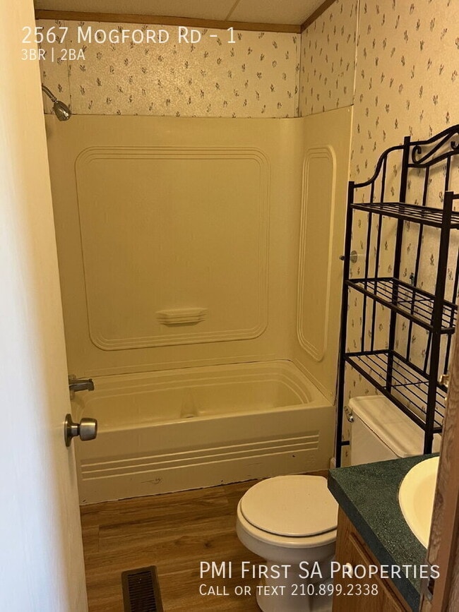 Building Photo - 2567 Mogford Rd