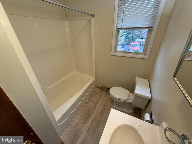 Building Photo - 114 W Vine St