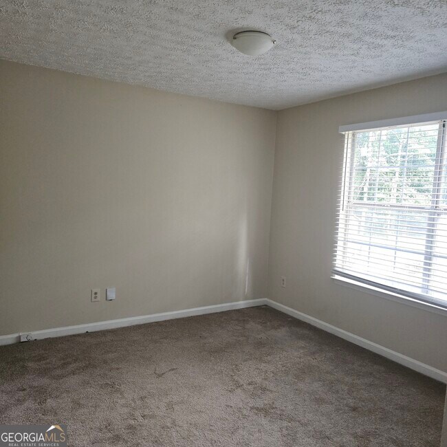Building Photo - 5906 Summerglen Ln