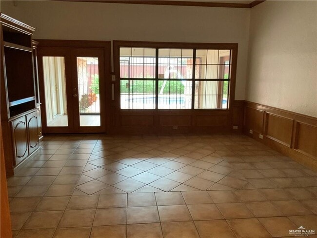 Building Photo - 6 N "E" St