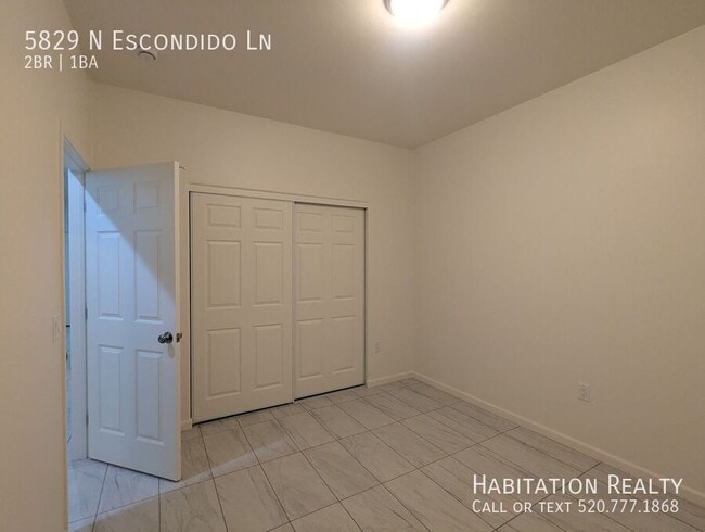 Building Photo - 5829 N Escondido Ln