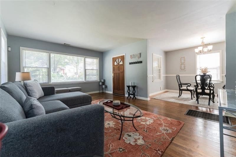 Building Photo - 547 Westmeath Dr SW