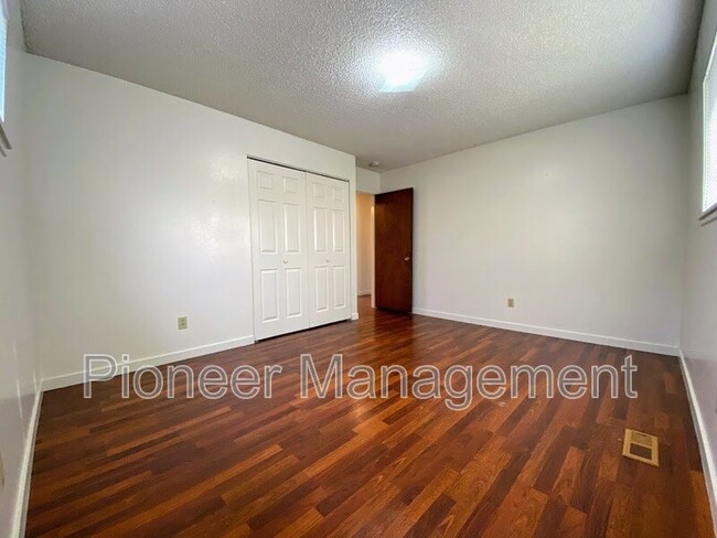 Building Photo - 208 Hawthorne St