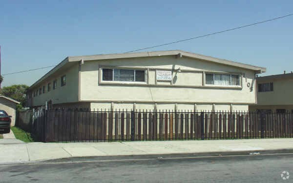 Primary Photo - 1101 - 1105 West 107th Street