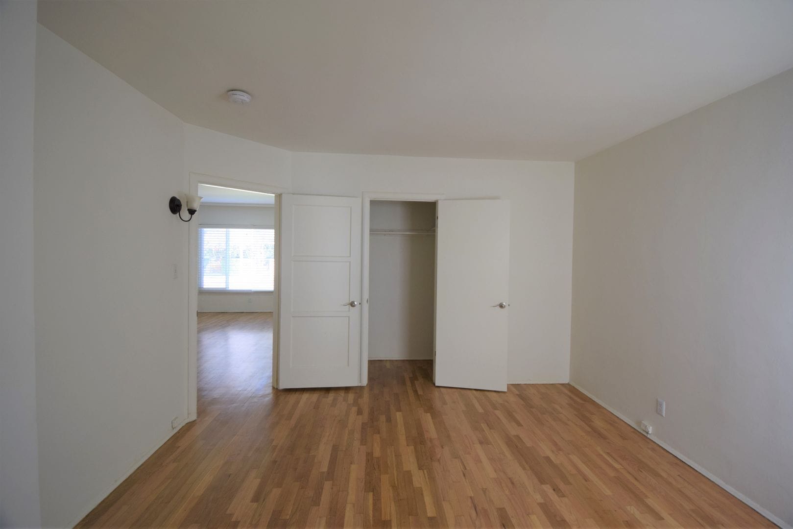 Building Photo - 4751 Kraft Ave
