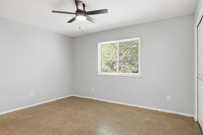 Building Photo - 113 Meteor Dr