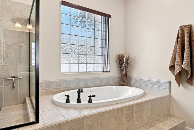 Building Photo - 14728 Redwood Springs Dr