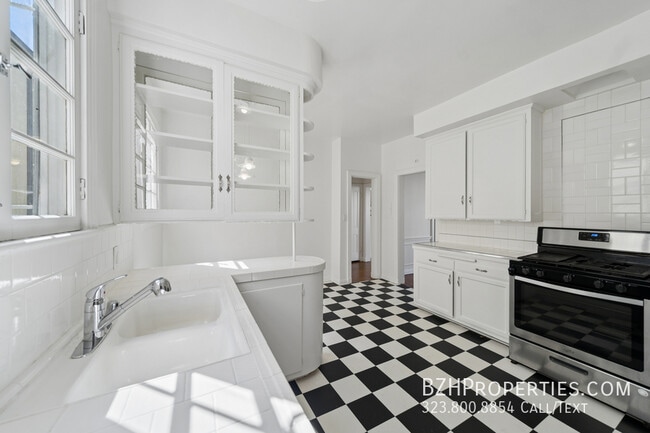 Building Photo - 1284 S Beverly Glen Blvd