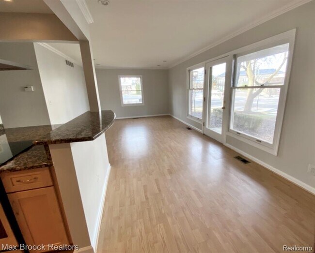 Building Photo - 885 N Old Woodward Ave