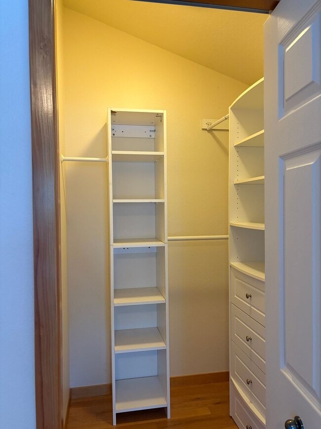 Building Photo - Spacious Lewis & Clark 4-Bedroom Home 2 WE...