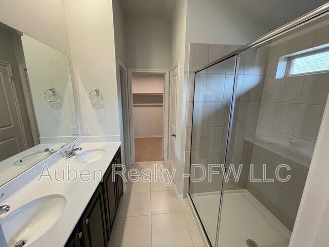 Building Photo - 5752 Brookville Dr