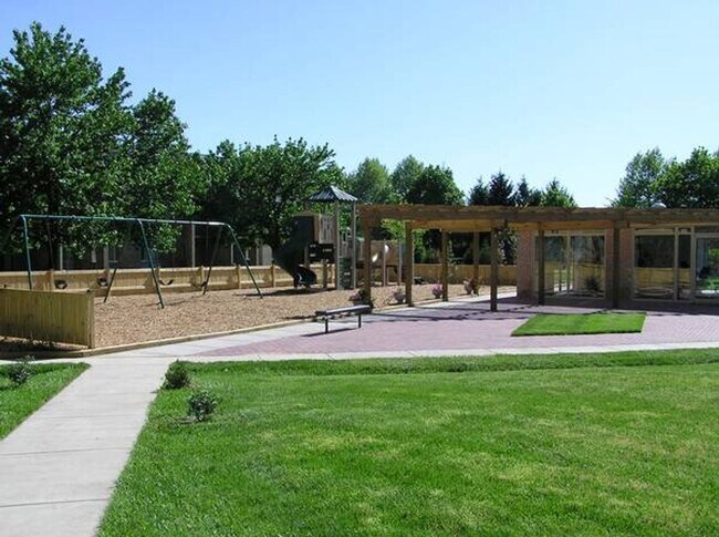 Building Photo - Two bedroom first floor condo in Jefferson...