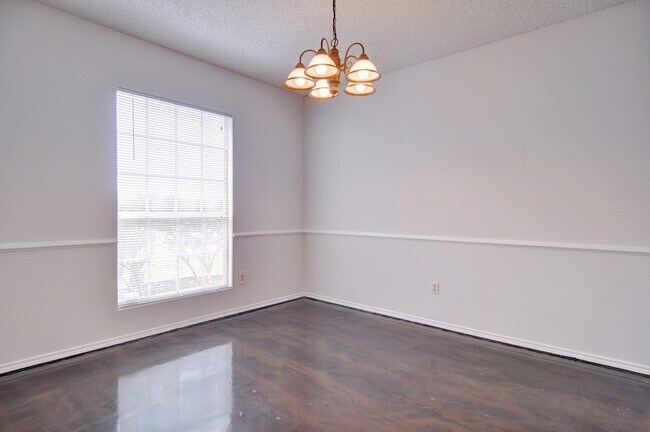 Building Photo - 2501 Country Creek Ln