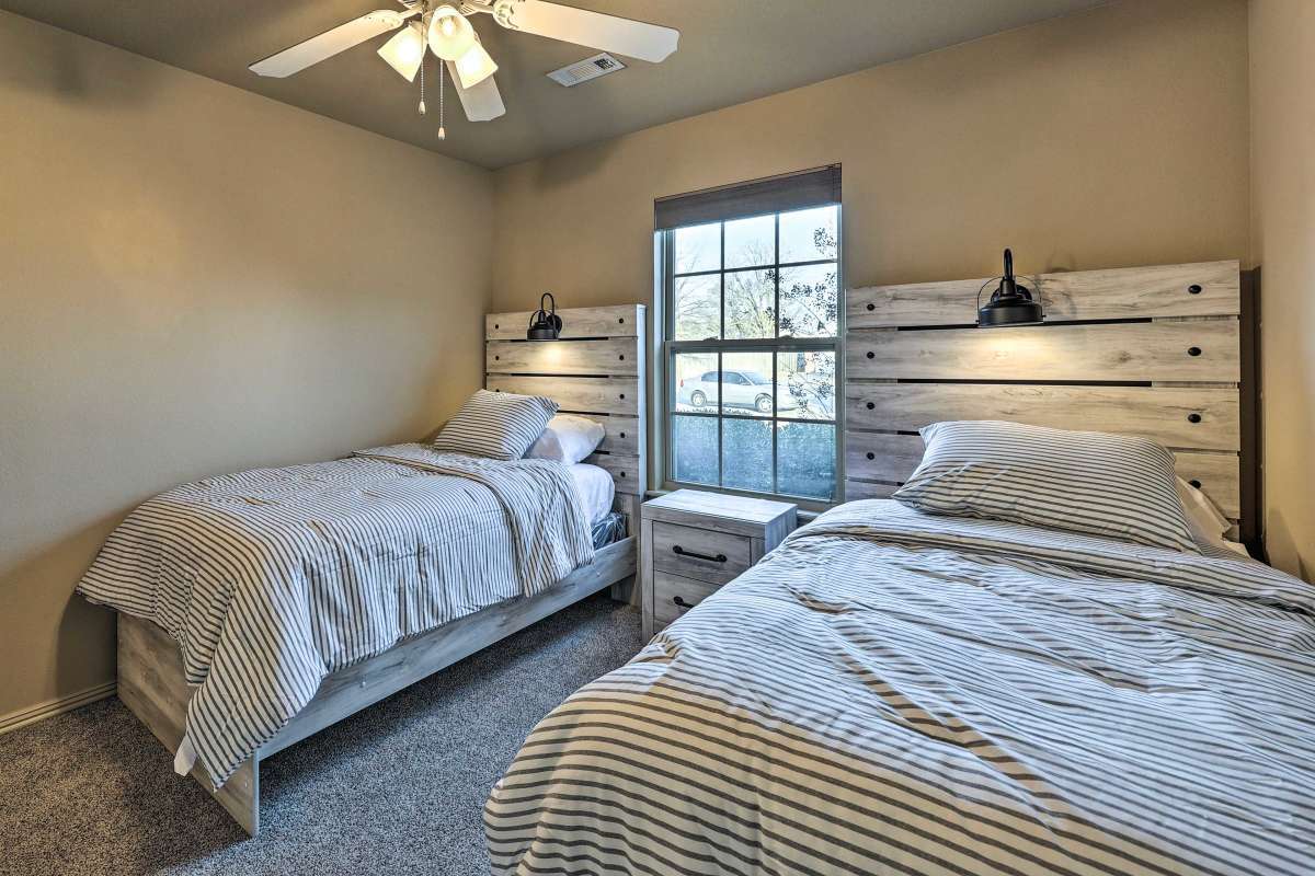 Building Photo - 450 Remson Ln