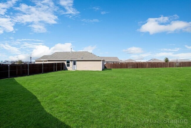 Building Photo - 7524 Larson Ln