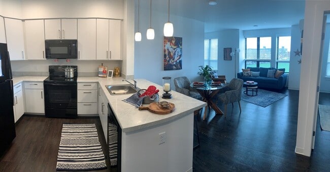 Building Photo - 100 Cabot St