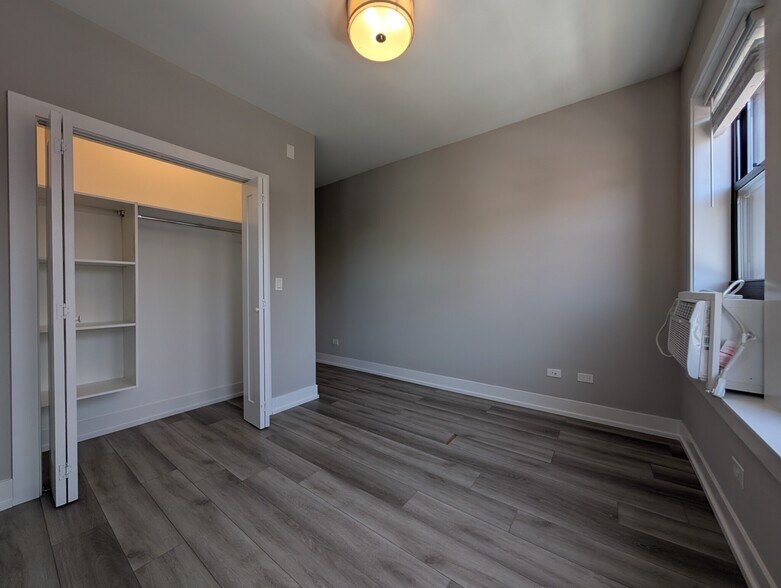 Building Photo - 3943 N Janssen Ave