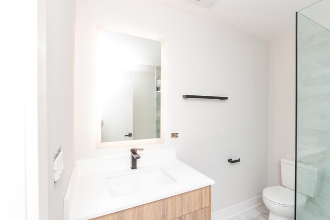 Building Photo - 1907 S Racine Ave