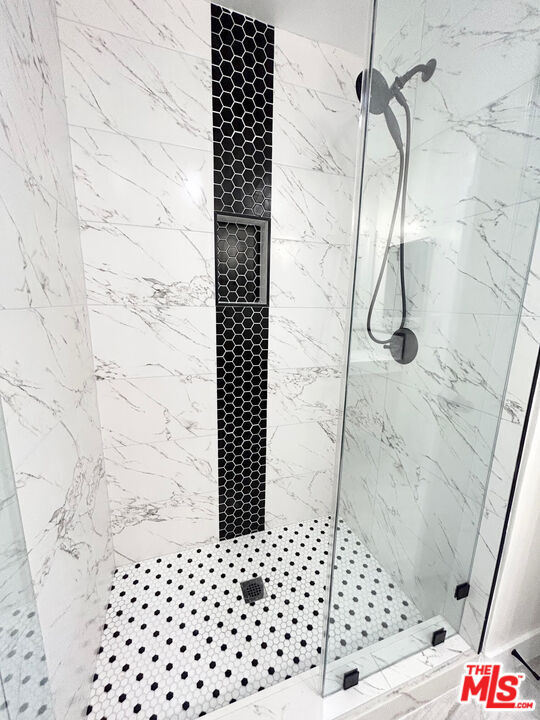 Building Photo - 439 S Oakhurst Dr