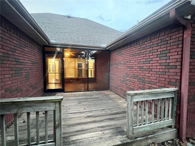 Building Photo - 6517 Tall Oaks Loop S