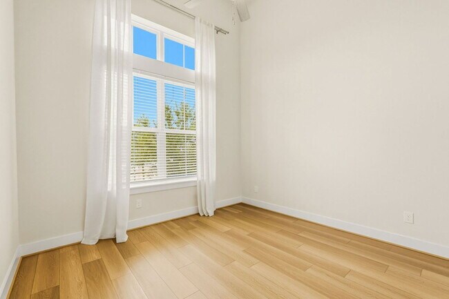 Building Photo - 4615 Bridgewood Dr