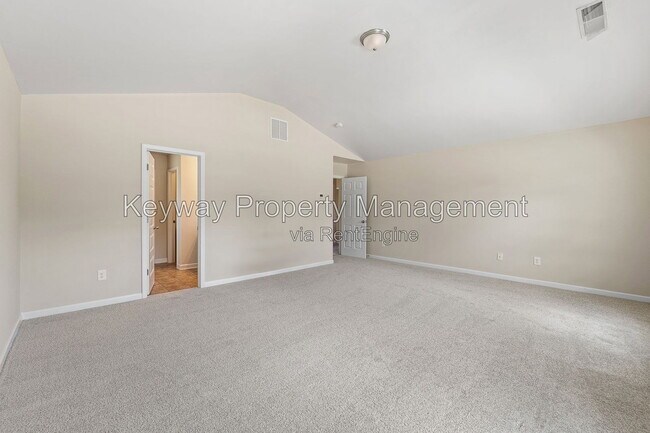 Building Photo - 910 Clover Ct