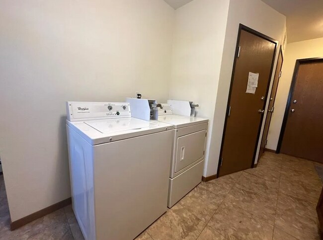 Available Washer/Dryer - 516 6th St S