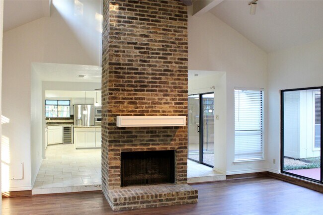 Building Photo - 9 Willowherb Ct