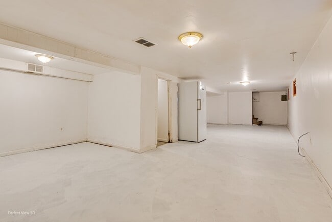 Building Photo - 2130 W 71st Pl