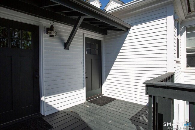 Building Photo - 185 Main St