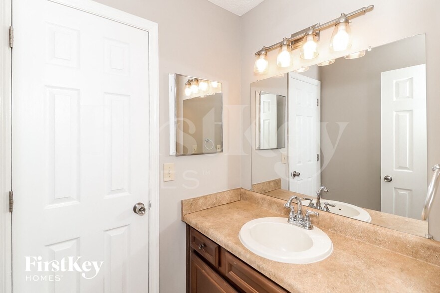 Building Photo - 2739 Hawk Trace NE