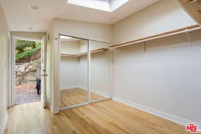 Building Photo - 8330 Lookout Mountain Ave