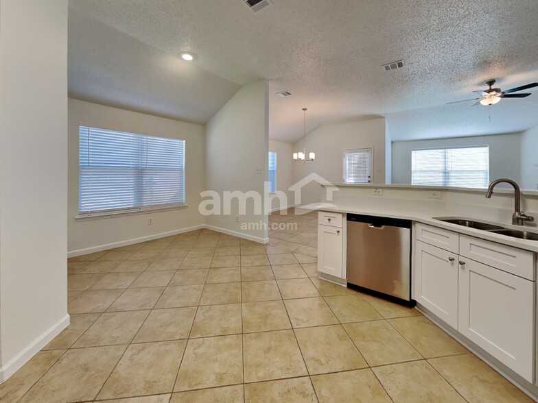 Building Photo - 11141 Pleasant Wood Ln
