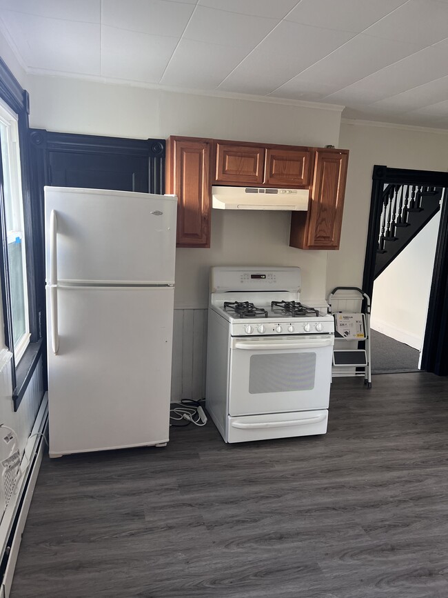 Building Photo - 140 Center St