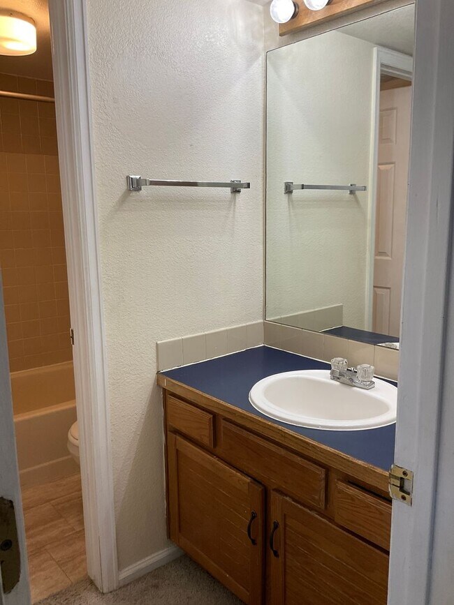 Building Photo - Pre lease !!