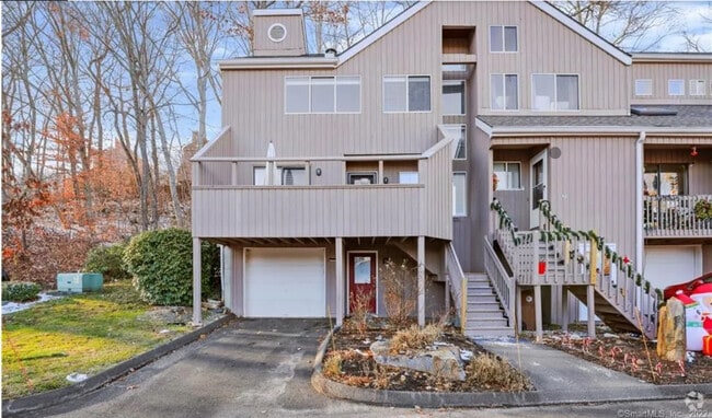 Building Photo - 141 Spring Gln