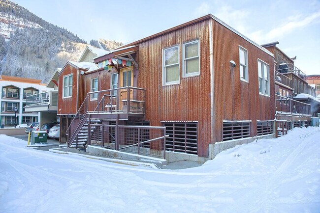 Building Photo - 110 S Pine St