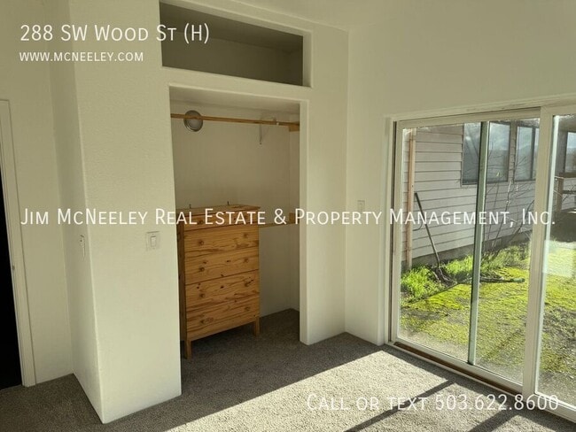 Building Photo - 288 SW Wood St