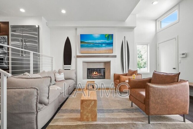 Building Photo - 9842 Portola Dr