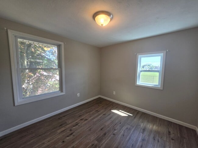 Building Photo - 454 Kling St