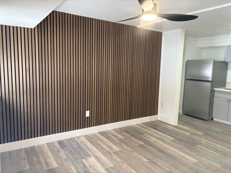 Building Photo - 150 N Main St