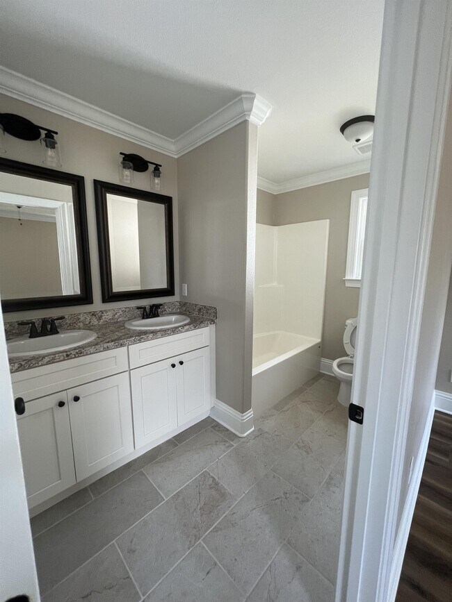 Building Photo - 19 Provo Pl