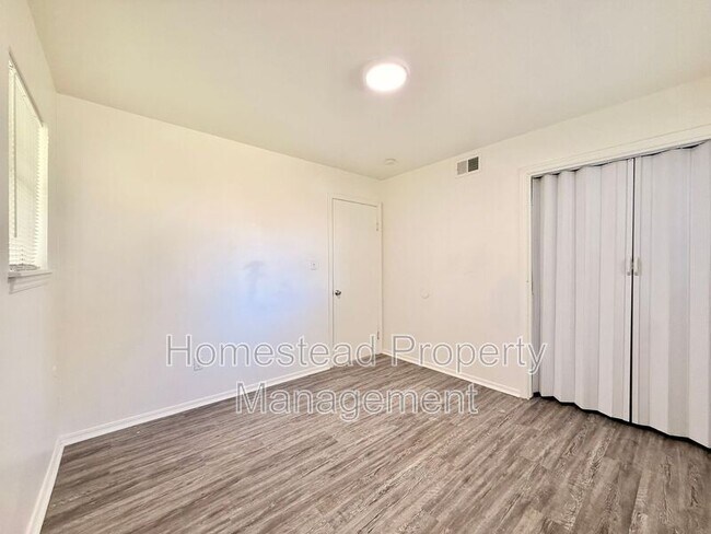 Building Photo - 433 NW 84th St