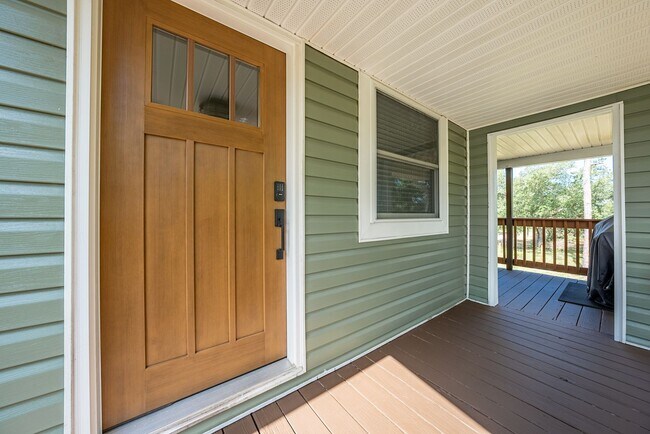 Building Photo - Serene 3-Bedroom Home on 1 Acre Lot