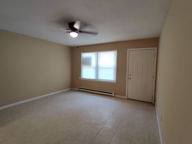 Building Photo - 403 Digh St