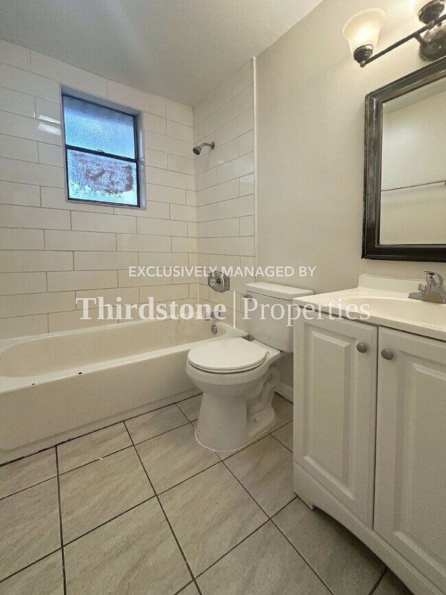 Building Photo - 1173 W 27th St