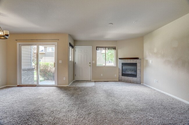 Primary Photo - $1,795 - 2 bed/2.5 bath Townhome with new ...