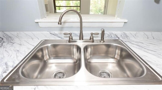 Building Photo - 2917 Cambridge Dr SW