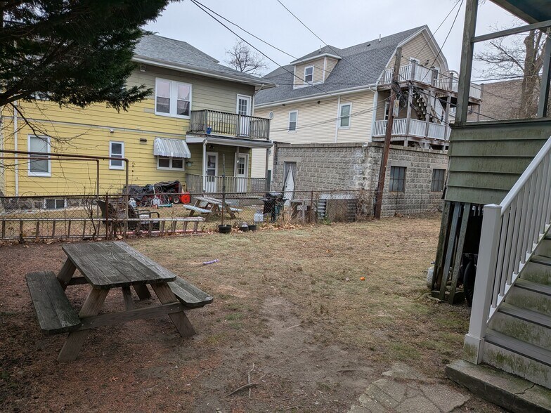 Building Photo - 91 Wallingford Rd