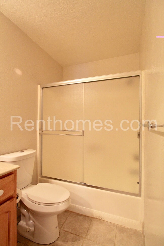 Building Photo - 2822 Mesa Dr